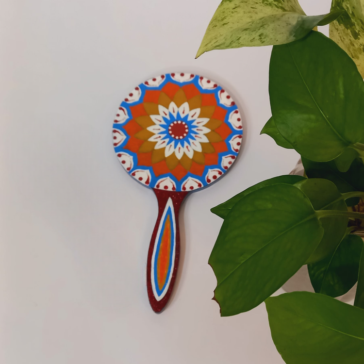 خرید آینه دستی چوبی آبی با نقوش ماندالا و دات ماندالا از فروشگاه رینبوآرت