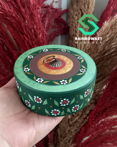 خرید قندان چوبی سبز چوبی کار شده با نقوش ماندالا و دات ماندالا از فروشگاه رینبوآرت