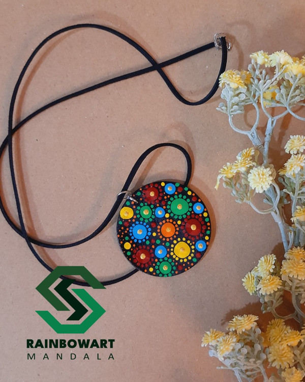 سفارش گردنبند دایره ای با طرح و رنگ دلخواه از فروشگاه رینبوآرت