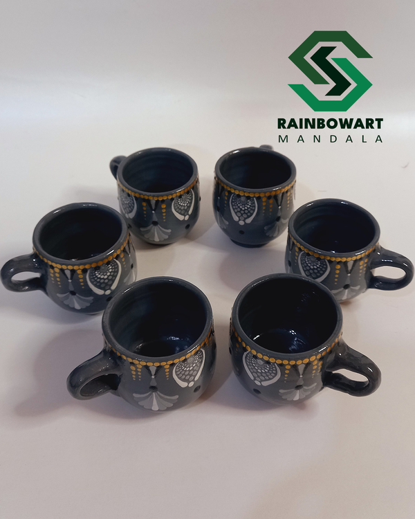 خرید لیوان های سفالی طوسی کار شده با نقوش ماندالا و دات ماندالا توسط سهیلا میرزایی از فروشگاه رینبوآرت