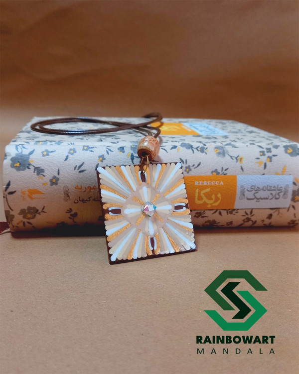 سفارش گردنبند مربعی ماندالا و دات ماندالا ساخته شده توسط سهیلا میرزایی در فروشگاه رینبوآرت