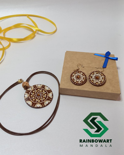 ست گردنبند و گوشواره قهوه ای با نگین قهوه ای اثر دست سهیلا میرزایی