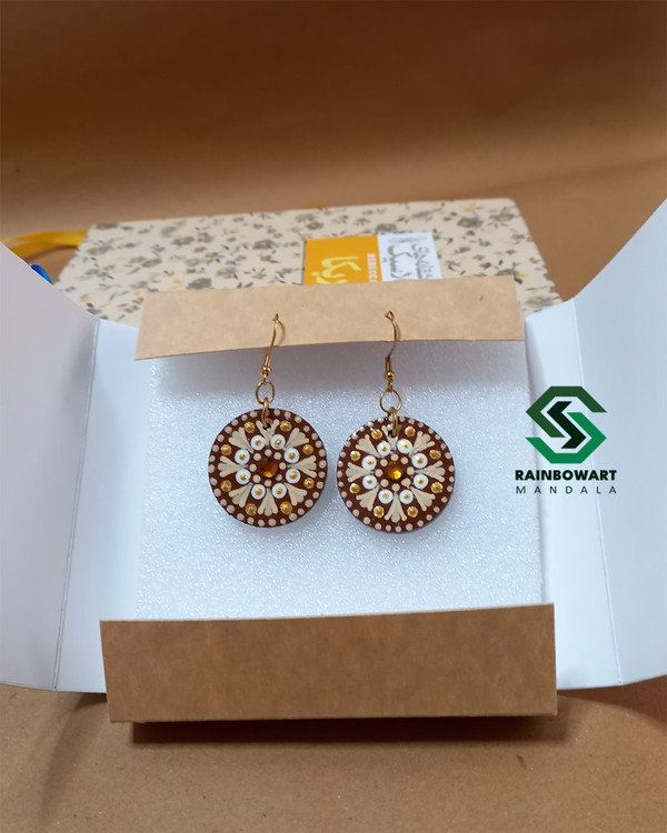 خرید جفت گوشواره قهوه ای طرح ماندالا و دات ماندالا با نگین قهوه ای