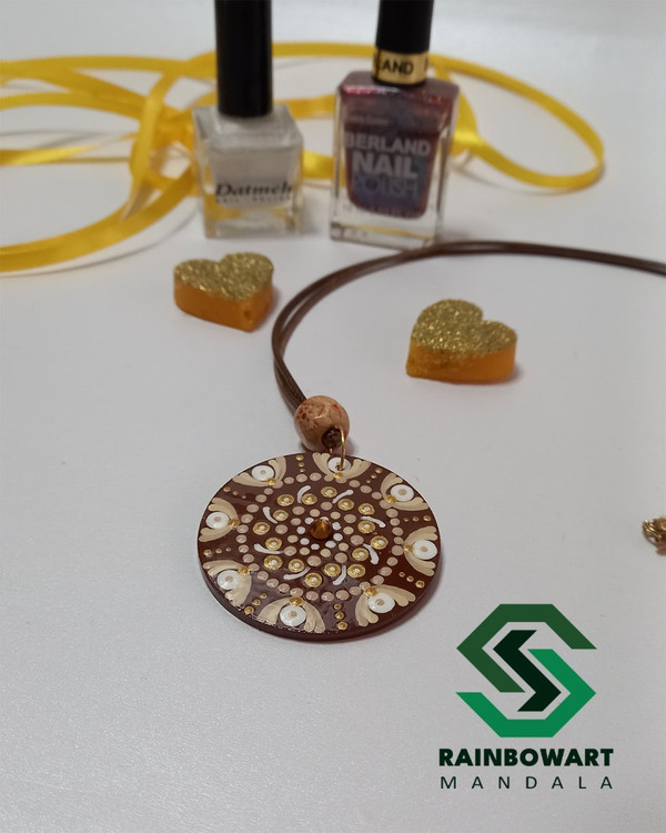 سفارش گردنبند دایره ای ماندالا و دات ماندالا ساخته شده توسط سهیلا میرزایی در فروشگاه رینبوآرت