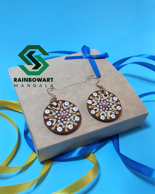 خرید جفت گوشواره قهوه ای طرح ماندالا و دات ماندالا با نگین نارنجی