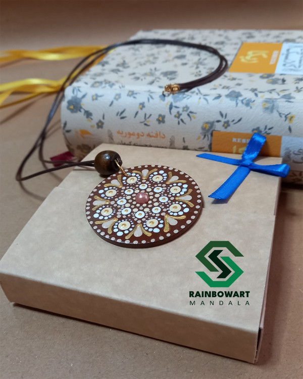 سفارش گردنبند دایره ای ماندالا و دات ماندالا ساخته شده توسط سهیلا میرزایی در فروشگاه رینبوآرت