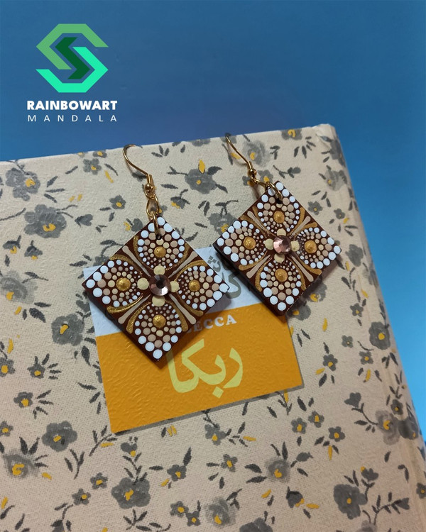 خرید جفت گوشواره قهوه ای طرح ماندالا و دات ماندالا با نگین طلایی