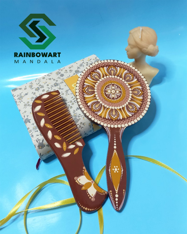 ست شانه و آینه دستی چوبی قهوه ای با نقوش ماندالا و دات ماندالا ساخت شده توسط سهیلا میرزایی