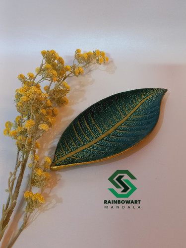 خرید ظرف پذیرایی تزئینی برگ شکل با نقوش ساده دات ماندالا از فروشگاه رینبوآرت