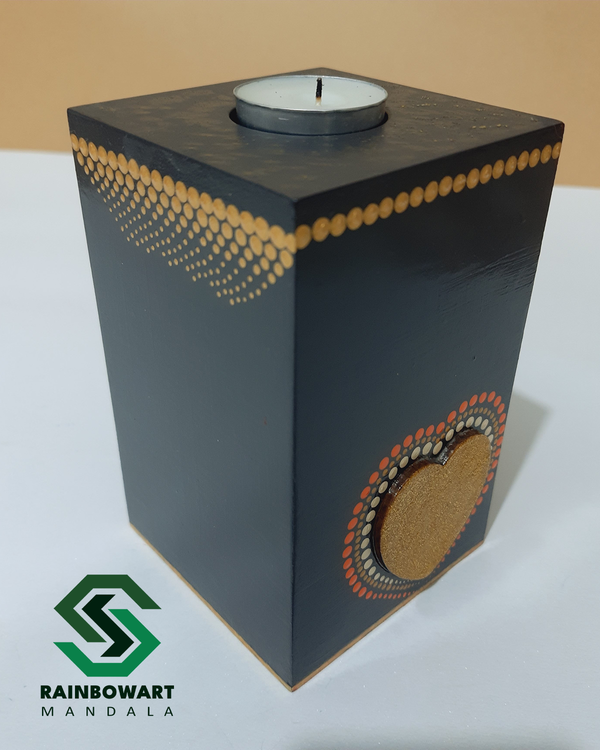 خرید جاشمعی بزرگ مکعبی قهوه ای چوبی با نقوش ماندالا و دات ماندالای ساده از فروشگاه رینبوآرت