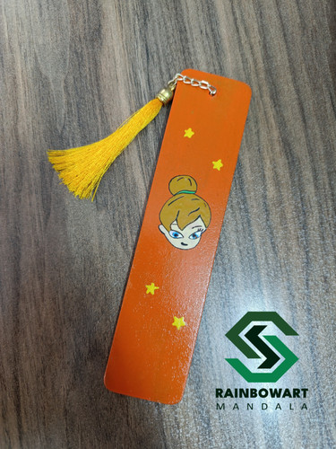 بوکمارک نارنجی چوبی دو طرفه | طرح تینکربل | طرح کودکانه | خرید از فروشگاه رینبوآرت | ساخته شده توسط سهیلا میرزایی