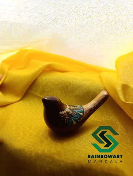 مجسمه سفایل پرنده کار شده با نقوش ماندالا و دات ماندالا توسط سهیلا میرزایی