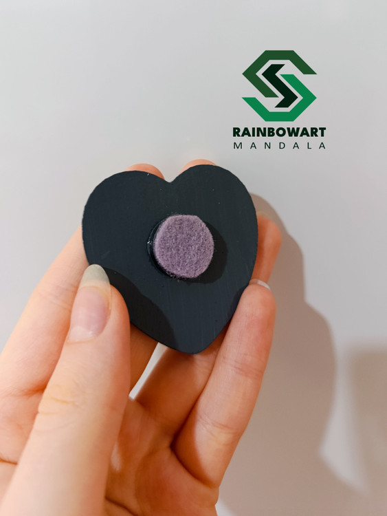 مگنت چوبی طوسی قلبی ساخته شده توسط سهیلا میرزایی