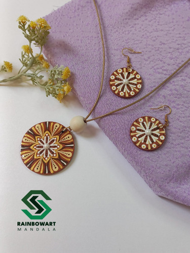 خرید گردنبند و گوشواره دایره ای قهوه ای با نگین سفید و نقوش ماندالا و دات ماندالا از فروشگاه رینبوآرت