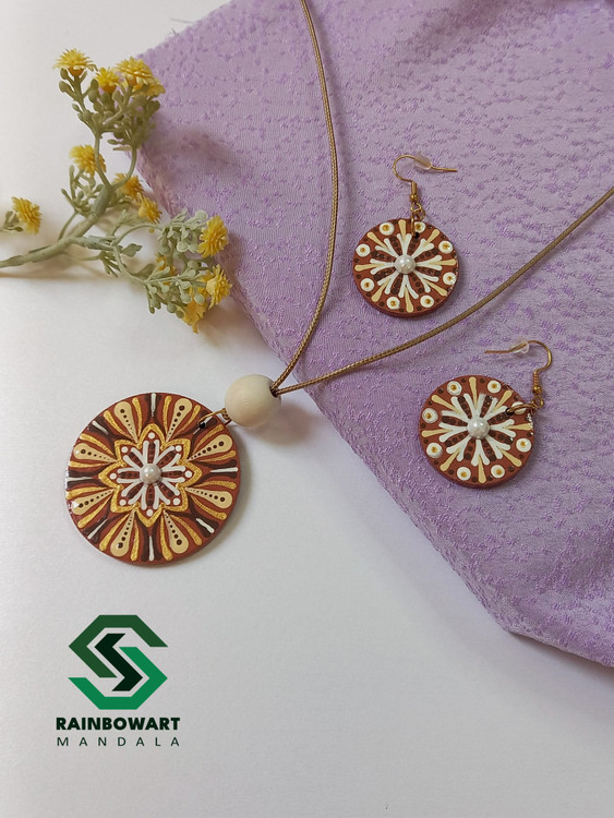 خرید گردنبند و گوشواره دایره ای قهوه ای با نگین سفید و نقوش ماندالا و دات ماندالا از فروشگاه رینبوآرت