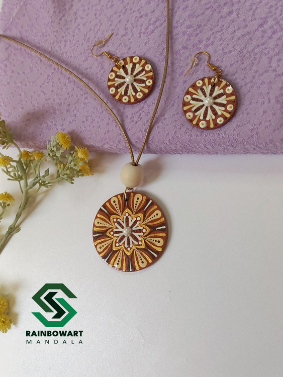 سفارش گردنبند و گوشواره دایره ای با طرح و رنگ دلخواه از فروشگاه رینبوآرت