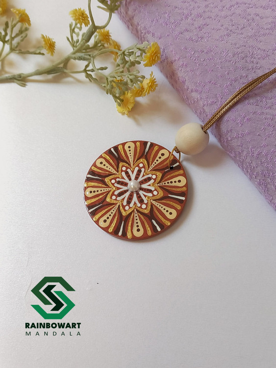 خرید گردنبند قهوه ای دایره ای با نگین سفید و نقوش ماندالا و دات ماندالا با ارسال رایگان در رشت