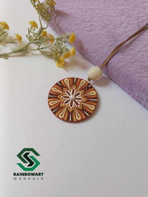 گردنبند قهوه ای دات ماندالا و ماندالا کار شده توسط سهیلا میرزایی با قیمت مناسب