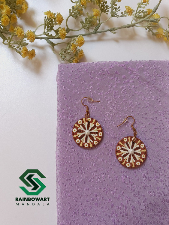 خرید گوشواره های قهوه ای دایره ای با نقوش ماندالا و دات ماندالا از فروشگاه رینبوآرت با ارسال رایگان در رشت