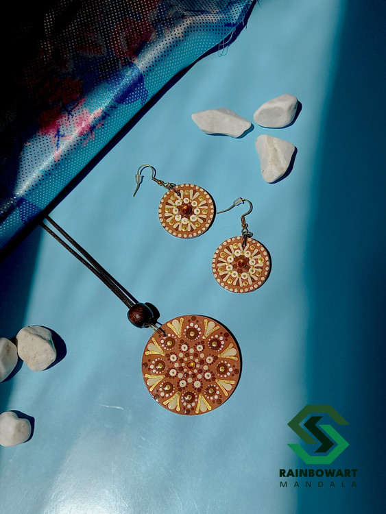 سفارش ست گردنبند و گوشواره دایره ای با طرح و رنگ دلخواه از فروشگاه رینبوآرت