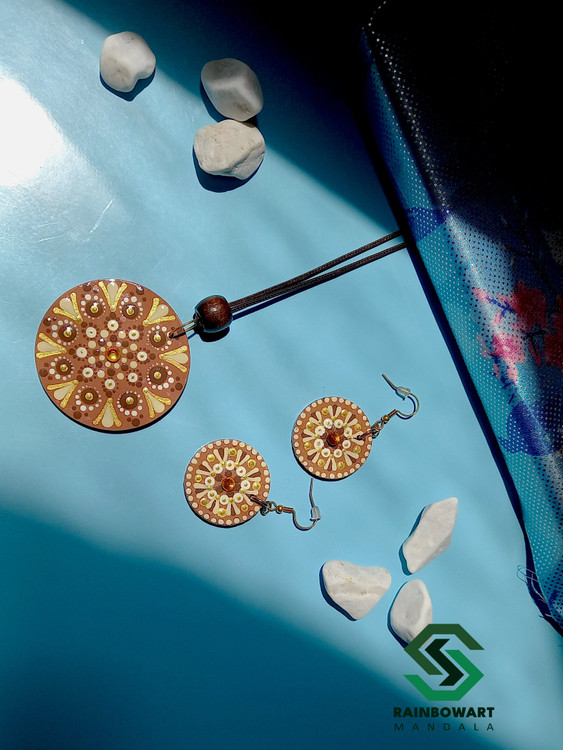 خرید ست گردنبند و گوشواره دایره ای قهوه ای با طرح های ماندالا و دات ماندالا ساخته شده توسط سهیلا میرزایی