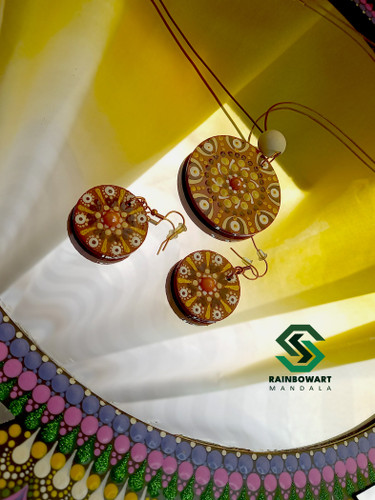 ست گردنبند و گوشواره قهوه ای با نگین نارنجی اثر دست سهیلا میرزایی