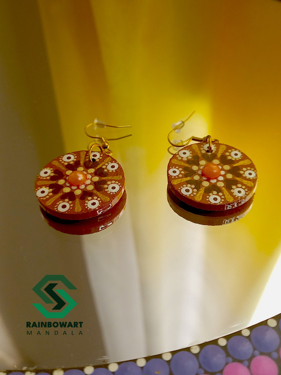 خرید جفت گوشواره قهوه ای طرح ماندالا و دات ماندالا با نگین نارنجی