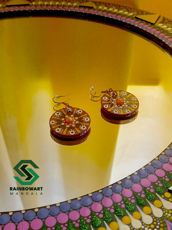 سفارش طرح و رنگ دلخواه گوشواره دایره ای دات ماندالا و ماندالا ساخته شده توسط سهیلا میرزایی