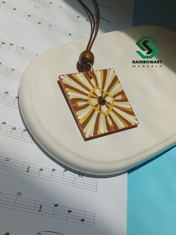 سفارش گردنبند مربعی ماندالا و دات ماندالا ساخته شده توسط سهیلا میرزایی در فروشگاه رینبوآرت