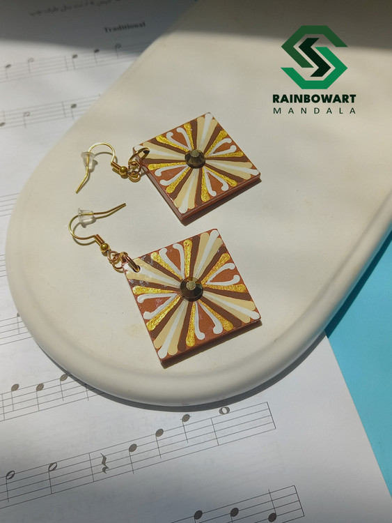 جفت گوشواره مربعی قهوه ای | نقوش ماندالا و دات ماندالا | ساخته شده توسط سهیلا میرزایی | خرید از فروشگاه رینبوآرت | ارسال رایگان در رشت