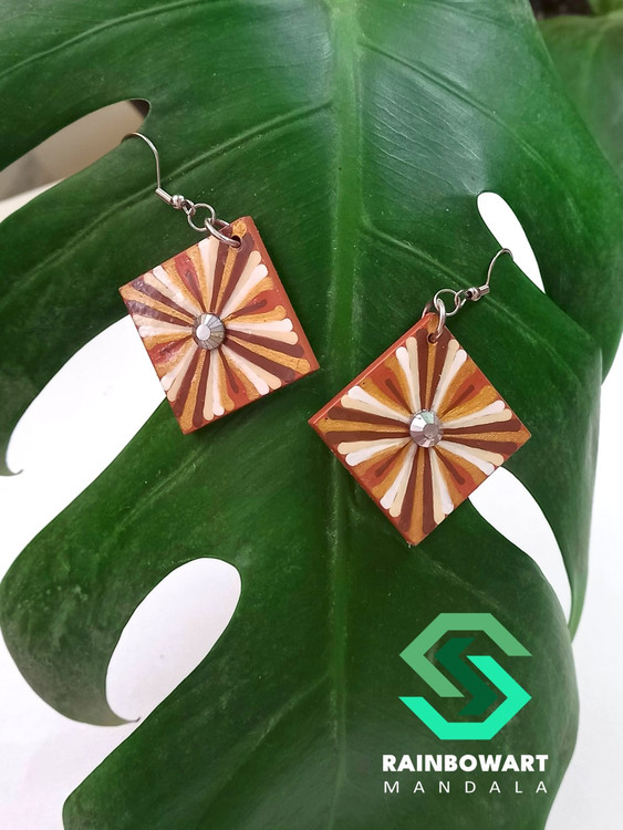 گوشواره دات ماندالا با رنگهای گرم و طراحی خاص Soheila Mirzaei – مناسب هدیه هنری و سبکهای خاص