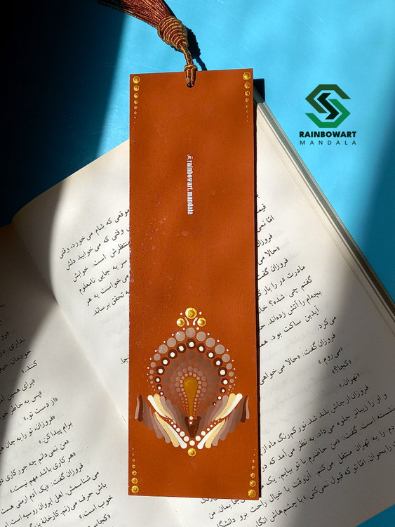 بوکمارک قهوه کار شده با طرح ماندالا و دات ماندالا از طیف قهوه ای