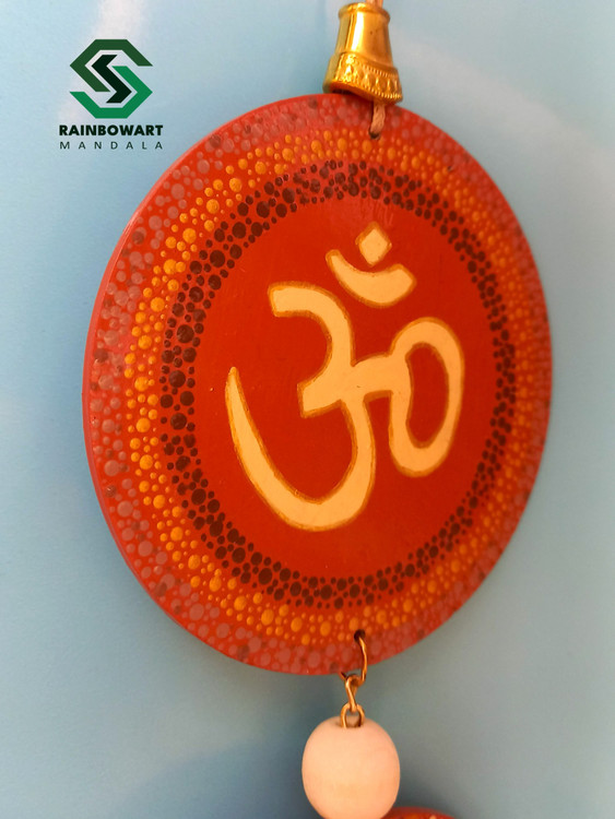 آویزدیواری دوتکه با حرف ॐ در دین هندوئیسم