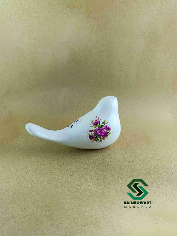 مجسمه سفالی پرنده کار شده با نقوش ماندالا و دات ماندالا توسط سهیلا میرزایی