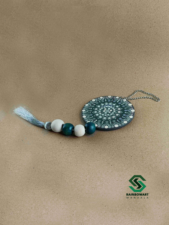 آویزآینه ای ماشین | آویز آینه ای چوبی | آویز آینه ای طوسی ؟ آویز آینه ای با نقوش ماندالا و دات ماندالا | سهیلا میرزایی | فروشگاه رینبوآرت | خرید از فروشگاه رینبوآرت