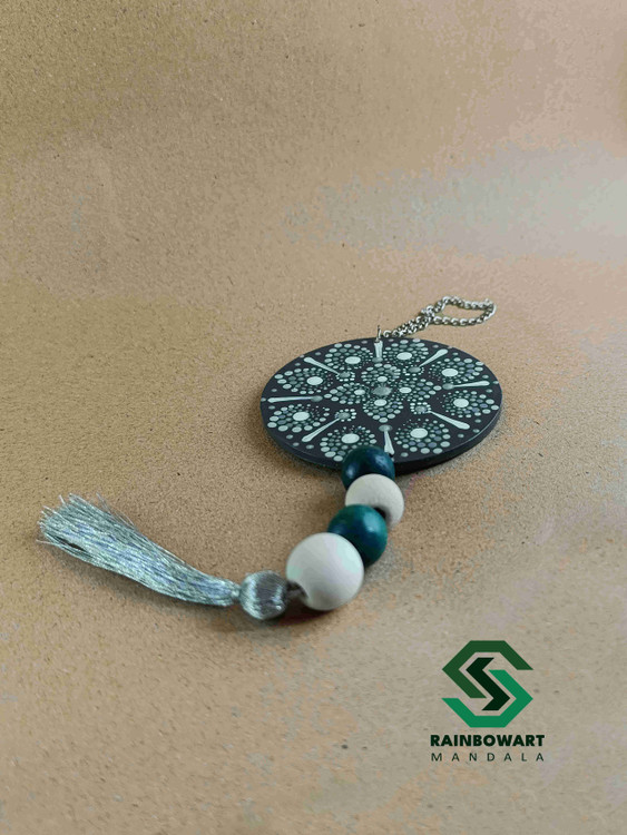 آویزآینه ای ماشین | آویز آینه ای چوبی | آویز آینه ای طوسی ؟ آویز آینه ای با نقوش ماندالا و دات ماندالا | سهیلا میرزایی | فروشگاه رینبوآرت | خرید از فروشگاه رینبوآرت