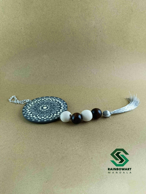 خرید آویز آینه ای ماشین طوسی رنگ با نقوش ماندالا و دات ماندالای دوطرفه از فروشگاه رینبوآرت