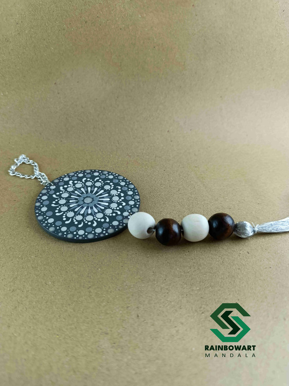 آویزآینه ای ماشین | آویز آینه ای چوبی | آویز آینه ای طوسی ؟ آویز آینه ای با نقوش ماندالا و دات ماندالا | سهیلا میرزایی | فروشگاه رینبوآرت | خرید از فروشگاه رینبوآرت