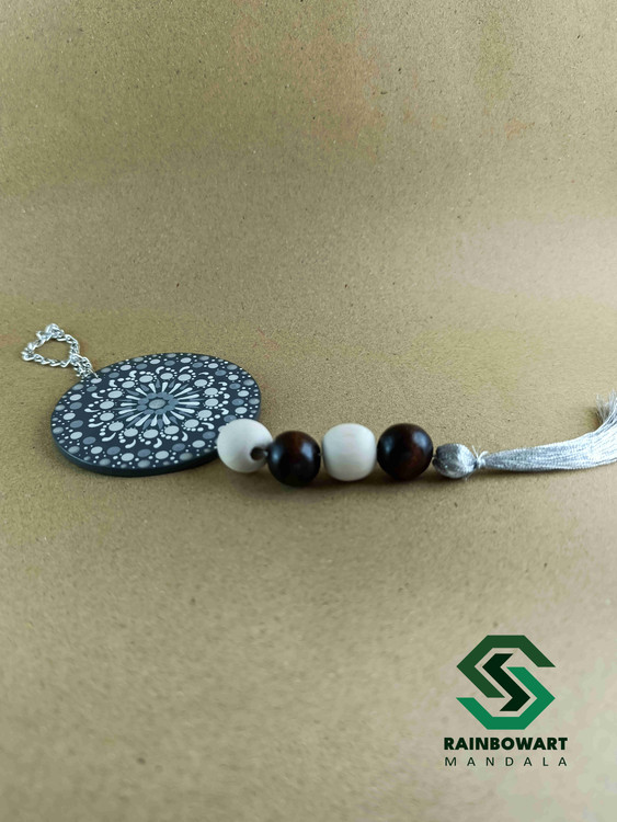 آویزآینه ای ماشین | آویز آینه ای چوبی | آویز آینه ای طوسی ؟ آویز آینه ای با نقوش ماندالا و دات ماندالا | سهیلا میرزایی | فروشگاه رینبوآرت | خرید از فروشگاه رینبوآرت