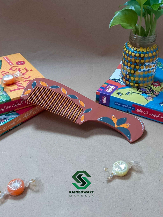 خرید شانه دستی چوبی با نقوش ماندالا و دات ماندالا از فروشگاه رینبوآرت | ارسال رایگان در رشت