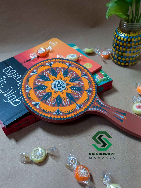 خرید ست شانه و آینه دستی قهوه ای چوبی با نقوش ماندالا و دات ماندالا از فروشگاه رینبوآ رت