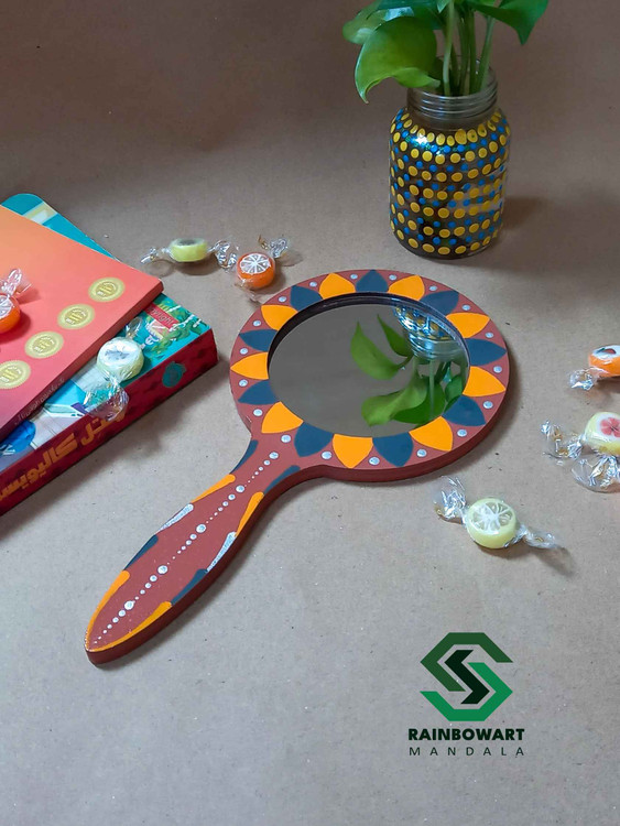 خرید ست شانه و آینه دستی قهوه ای چوبی با نقوش ماندالا و دات ماندالا از فروشگاه رینبوآ رت