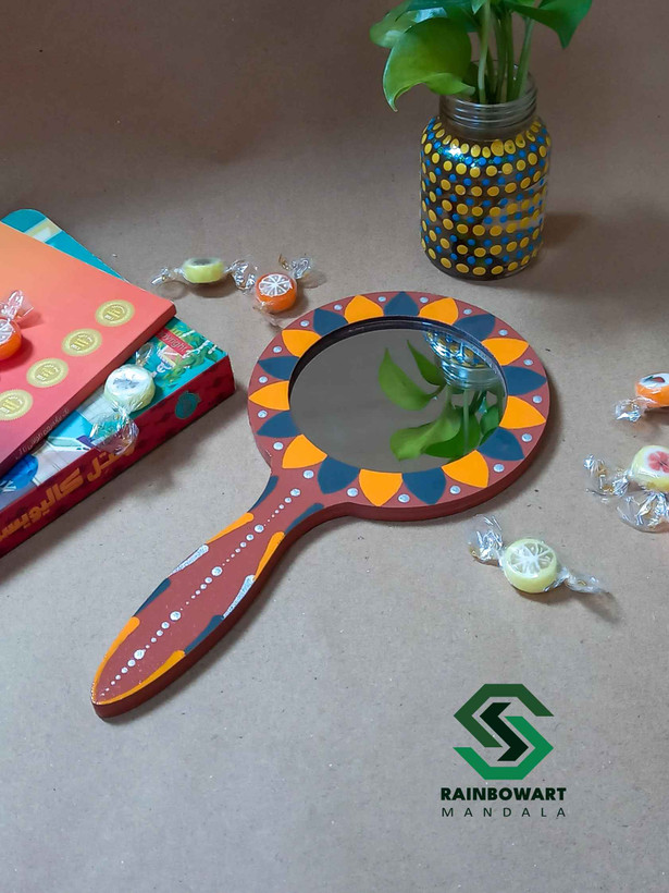 خرید ست شانه و آینه دستی قهوه ای چوبی با نقوش ماندالا و دات ماندالا از فروشگاه رینبوآ رت