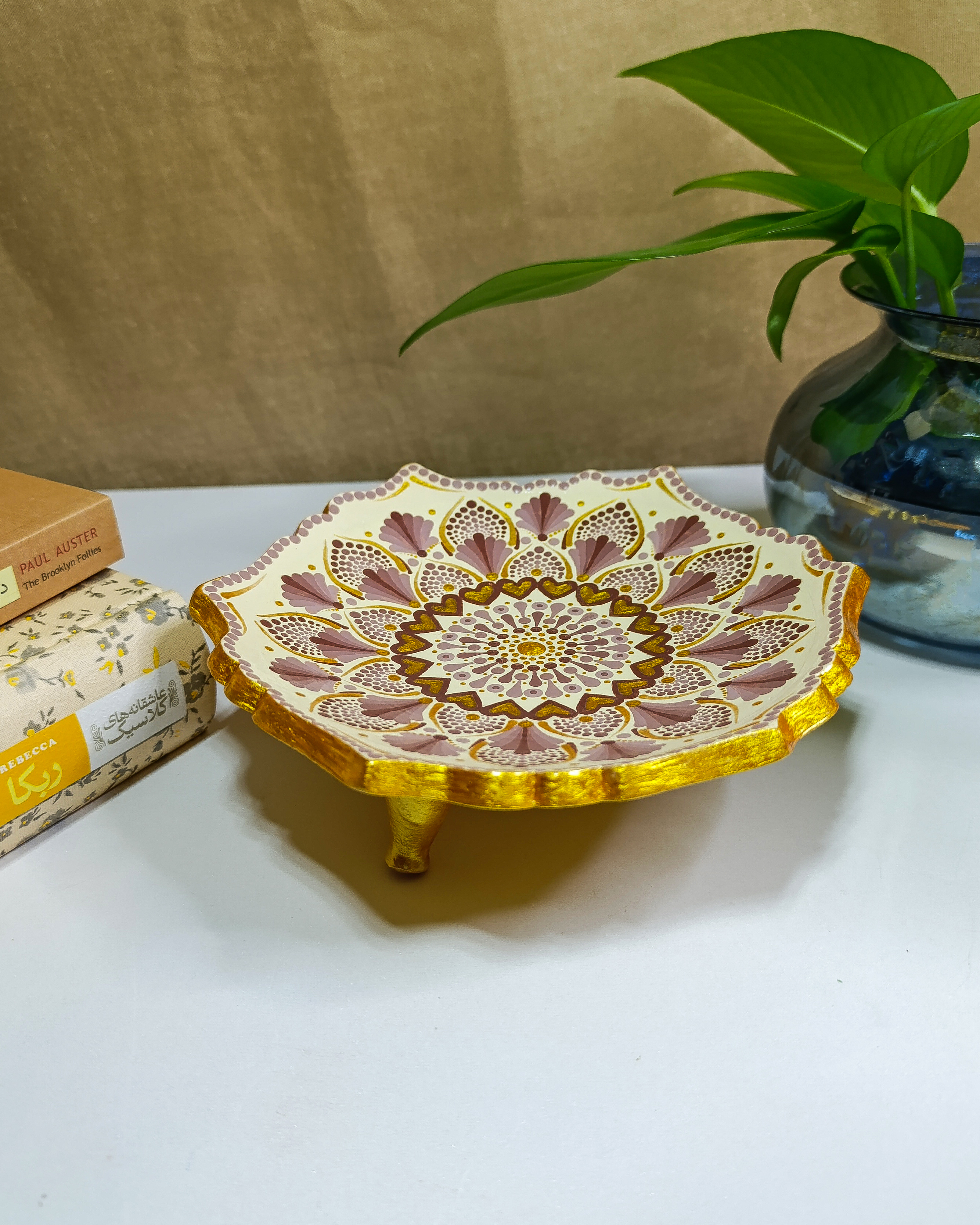 خرید شیرینی خوری پایه دار سفالی کرمی با نقوش ماندالا و دات ماندالا درست شده توسط هنرمند سهیلا میرزایی از فروشگاه رینبوآرت | ارسال رایگان در رشت | گارانتی یکساله | پشتیبانی | سفارش با رنگ و طرح دلخواه