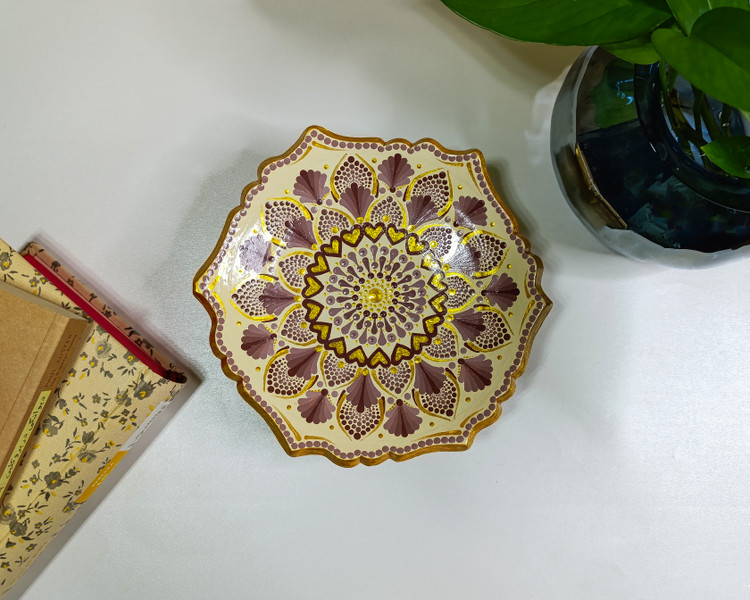 خرید شیرینی خوری | شیرینی خوری پایه دار | شیرینی خوری سفالی | شیرینی خوری دستساز هنری | شیرینی خوری کرمی | شیرینی خوری با نقوش ماندالا و دات ماندالا