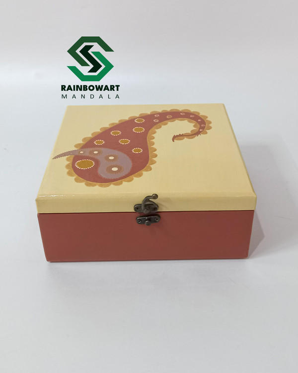 سفارش جعبه تی بگی سفارشی سازی شده با طرح و رنگ دلخواه | جعبه تزئینی کرمی | جعبه کرمی تی بگ