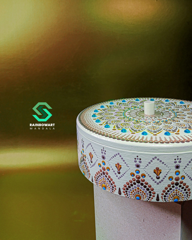 خرید آجیل خوری کرمی با نقوش ماندالا و دات ماندالا از فروشگاه رینبوآرت | سفارش آجیل خوری چوبی با رنگ و طرح دلخواه