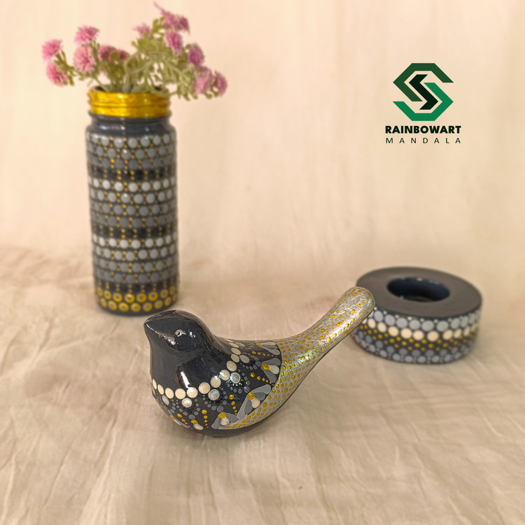 خرید گنجشک سفالی طوسی با نقوش ماندالا و دات ماندالا از فروشگاه رینبوآرت | خرید هدیه تزئینی با کمتر از یک میلیون تومان | سفارش هدیه تزئینی سفالی